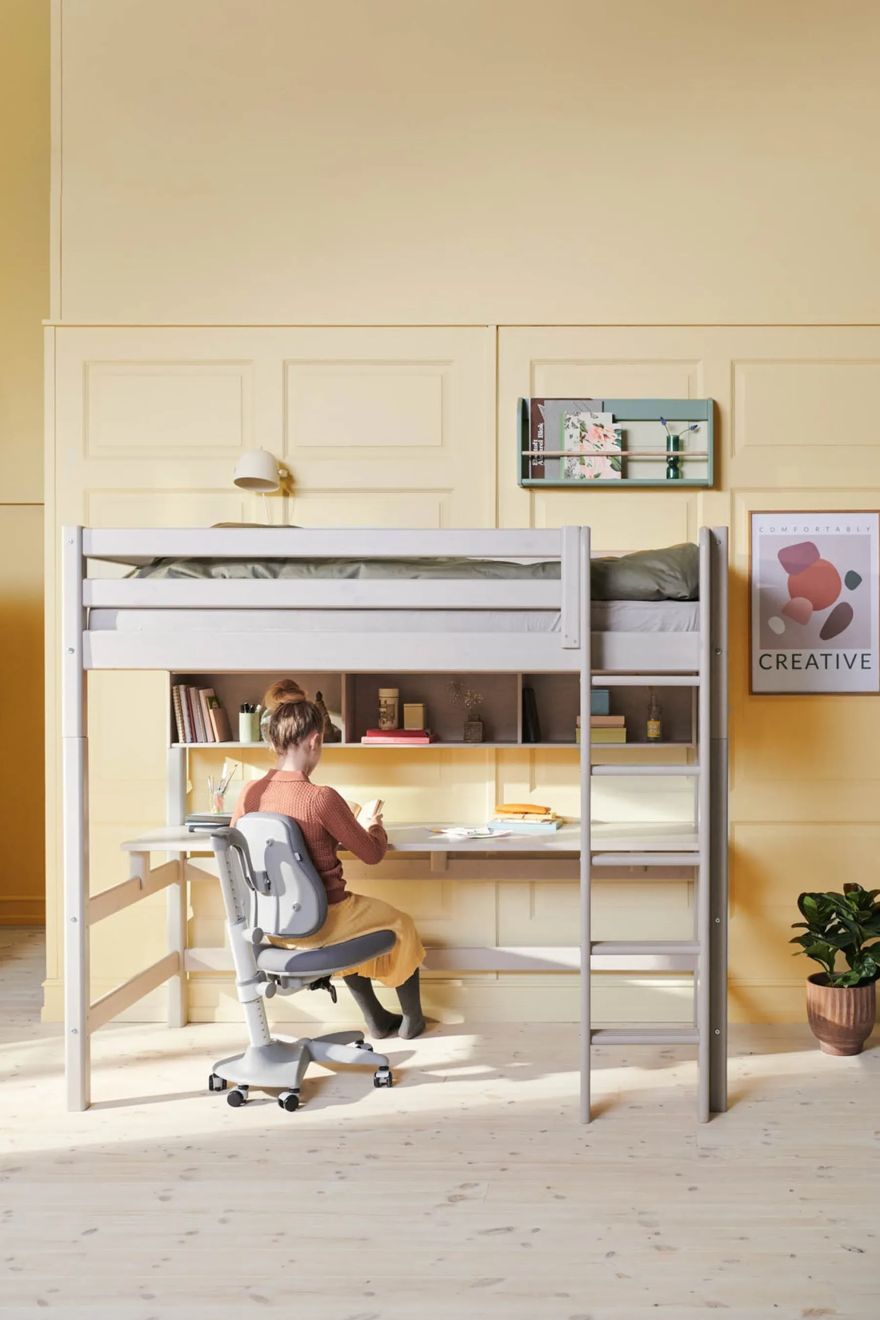 FLEXA Hochbett mit senkrechter Leiter und Schreibtisch Greywashedpine Store