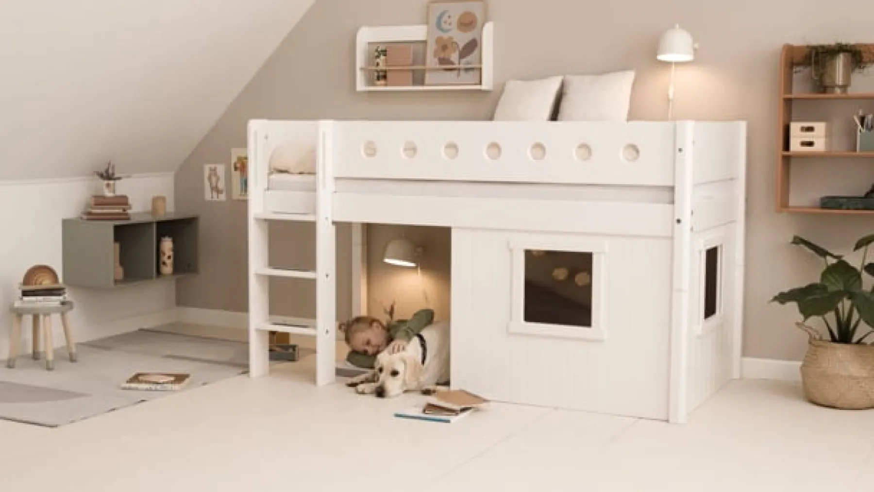 FLEXA Mittelhohes Bett, gerade Leiter & Baumhaus-Bettenfronten, weiß White Sale