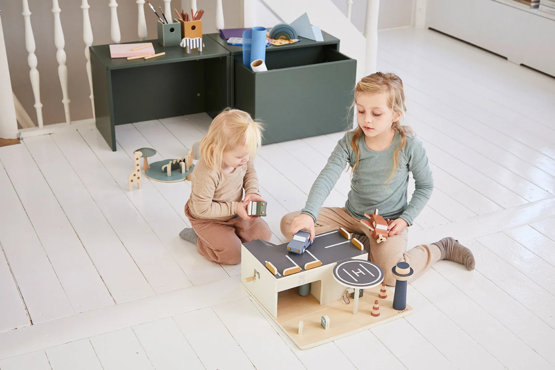 FLEXA Parkhaus aus Holz Multicoloured Hot